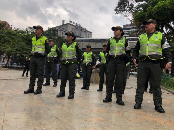 Uniformados.