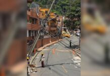 Debido a un accidente vehicular hay cierre vial en un barrio de Envigado