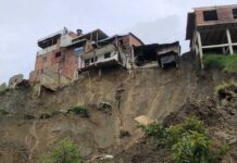 Más de 90 personas están afectadas por deslizamiento de tierra en Copacabana