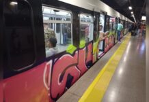 Autoridades ofrecen $10 millones por información de sujetos que pintaron un tren del metro de Medellín