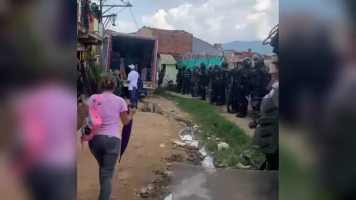 Desalojo en Caldas
