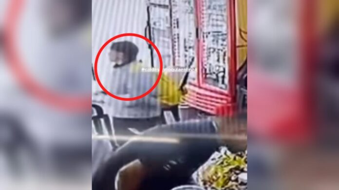Sujeto robando en Caldas