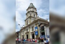 Con columnas de oro, así está construida la iglesia de Caldas