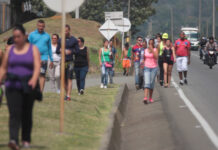 ¡Descalzos y de rodillas!, fieles recorren kilómetros para llegar a Girardota