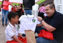 La alcaldía de La Estrella entregó 6.800 uniformes a estudiantes del municipio