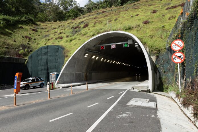 Túnel de Oriente