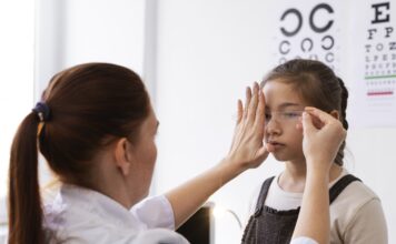 Jornada de salud visual en La Estrella para niños y adolescentes