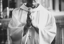 Controversia en Granada por extorsión relacionada con videos sexuales del párroco