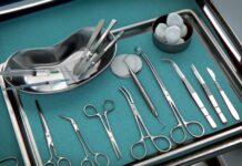 Mujer muere a causa de cirugía clandestina y abandonan su cadáver en el quirófano