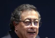 Gustavo Petro visita El Carmen de Viboral para pedir perdón a víctimas