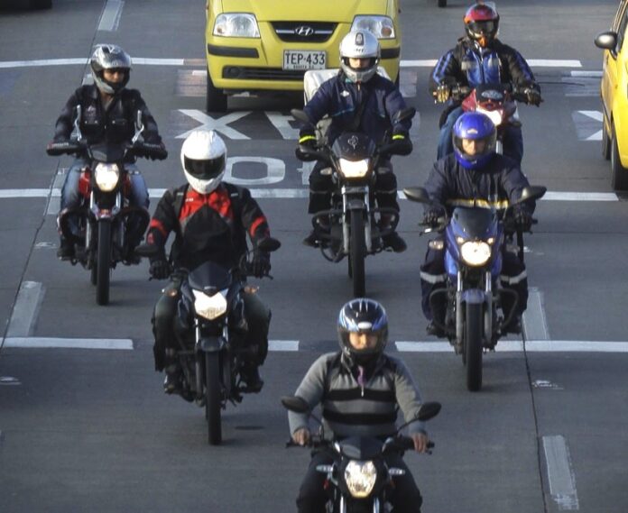 Motos