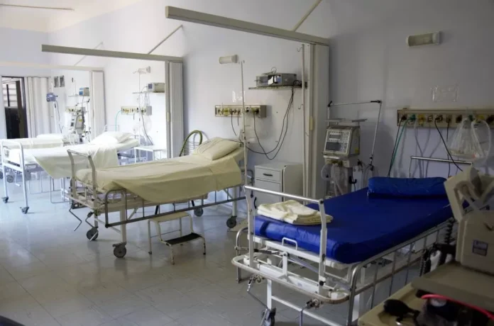 hospital-1802679_1920.jpg Crisis hospitalaria en Antioquia: 126 centros de salud en riesgo por deuda de las EPS
