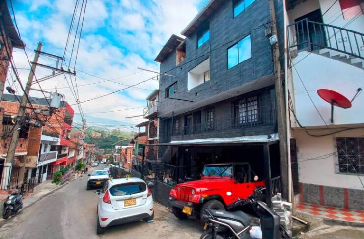 Balacera en lujosa casa de $4.000 millones en Medellín deja un muerto y dos heridos