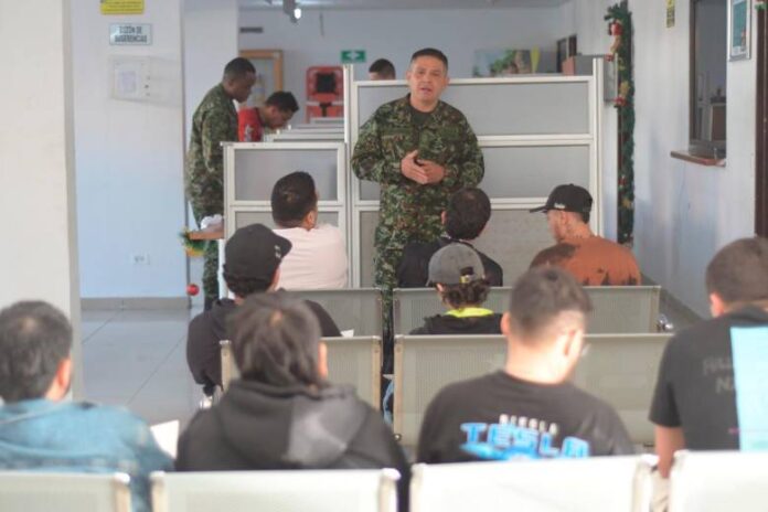 Definir su situación militar siendo hombre trans es más fácil con esta nueva convocatoria en Medellín