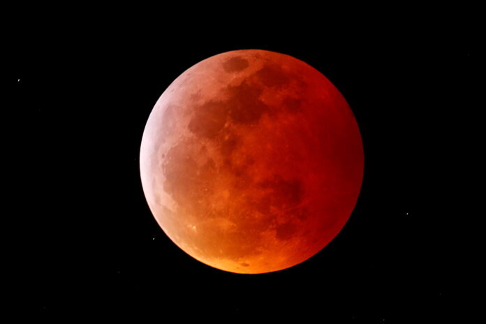 Eclipse Lunar: el cielo se teñirá de rojo en un espectáculo imperdible