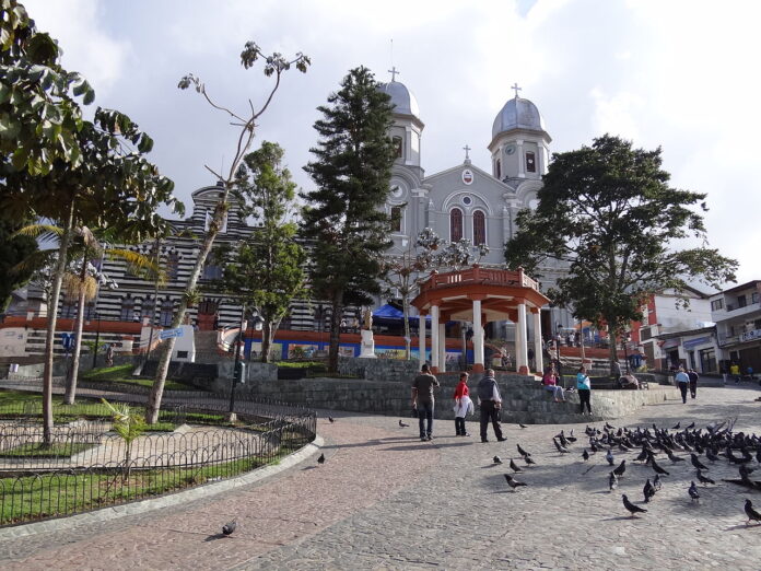 Parque_Yarumal_Antioquia_1 El envenenamiento de más de 20 gallinazos en Yarumal causa alarma en Antioquia