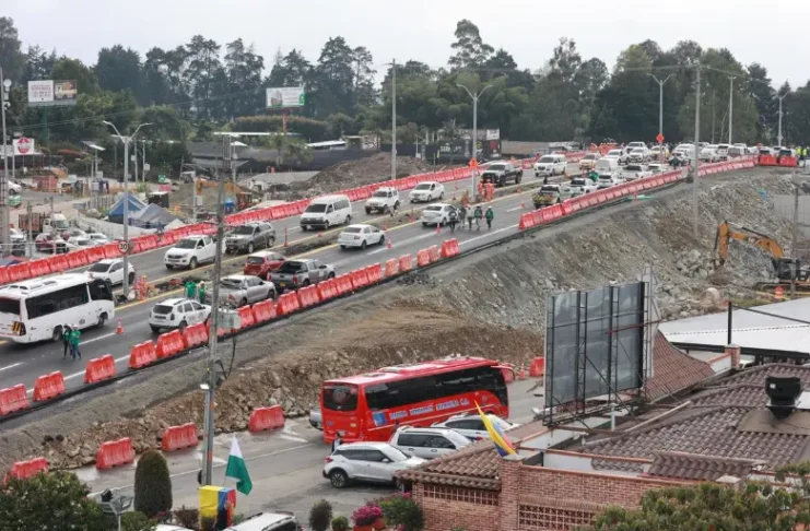 El nuevo intercambio vial al aeropuerto José María Córdova ya está en funcionamiento