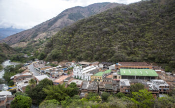 Ataques armados dejan 5 policías y 11 civiles heridos en Uramita y Remedios, Antioquia Ataques armados dejan 5 policías y 11 civiles heridos en Uramita y Remedios, Antioquia