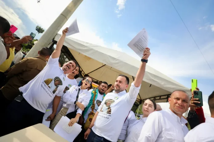 75 Mineros levantan paro tras acuerdo con el Gobierno