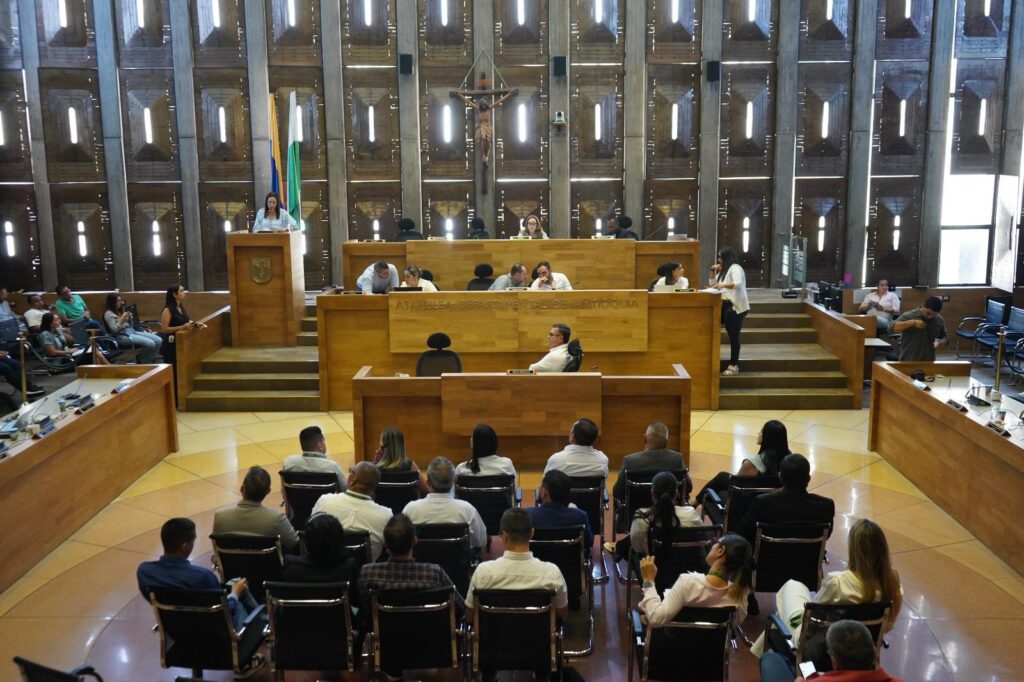 Transparencia en la gestión: Contraloría de Antioquia presentó informe ante la Asamblea 2 Transparencia en la gestión: Contraloría de Antioquia presentó informe de gestión ante la Asamblea