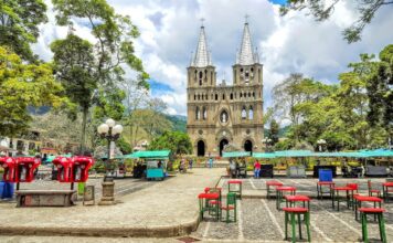Aplazaron las Fiestas de la Rosa en Jardín por afectaciones viales tras fuertes lluvias Aplazaron las Fiestas de la Rosa en Jardín por afectaciones viales tras fuertes lluvias