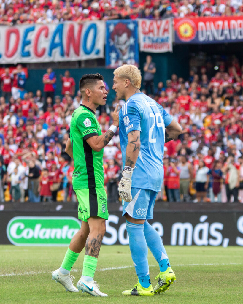 Medellín empata el clásico sobre el final y amarga la noche de Nacional
