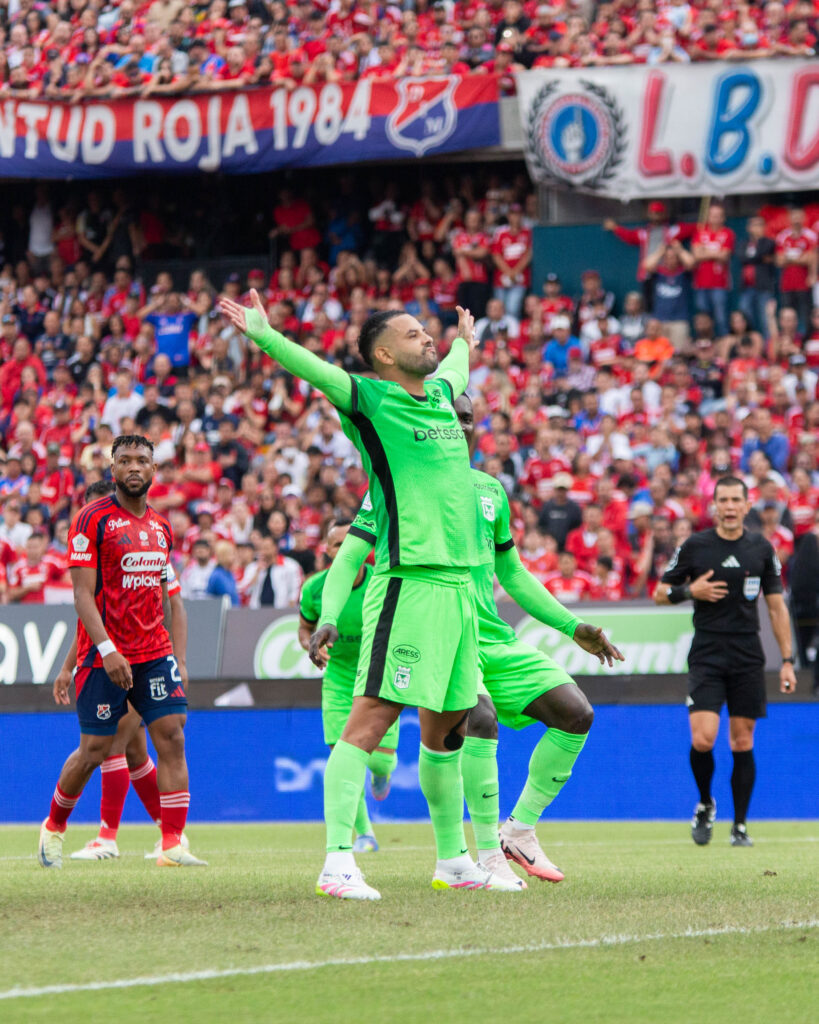 Medellín empata el clásico sobre el final y amarga la noche de Nacional
