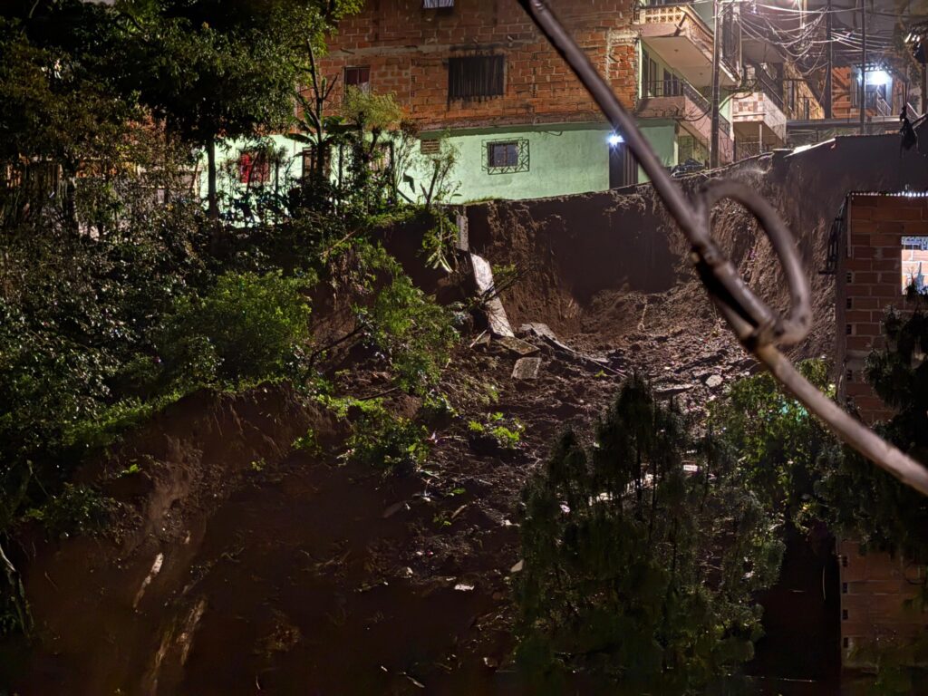 Emergencia en Villatina: 180 personas evacuadas por deslizamiento tras intensas lluvias en Medellín 2 Emergencia en Villatina: 180 personas evacuadas por deslizamiento tras intensas lluvias en Medellín
