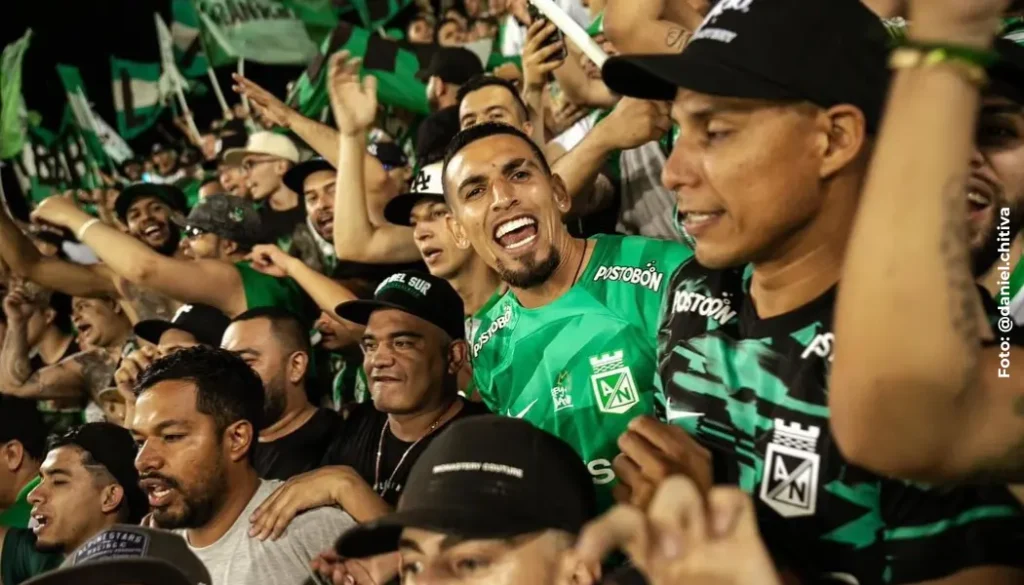 Daniel Muñoz, el campeón de la FA Cup que salió de la tribuna popular 3 Daniel Muñoz, el campeón de la FA Cup que salió de la tribuna popular