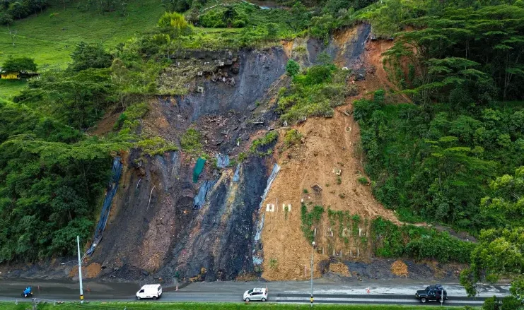 Variante Caldas cierre parcial