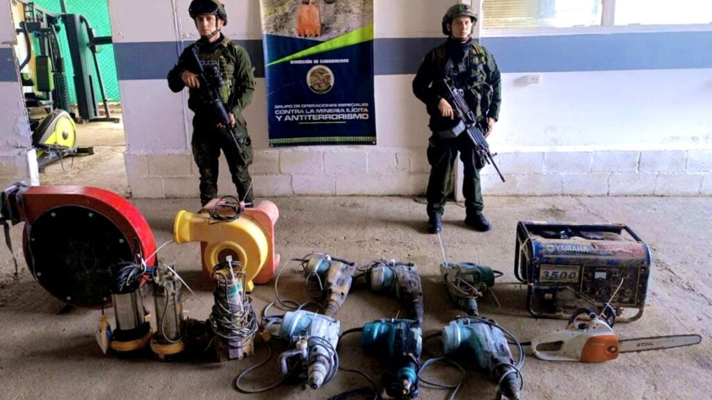 Golpe a la minería ilegal en Antioquia: seis capturados y maquinaria destruida 1 Golpe a la minería ilegal en Antioquia: seis capturados y maquinaria destruida