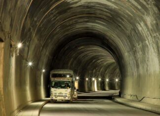 El Toyo avanza a toda marcha: finalizó el revestimiento del túnel y Antioquia asumió lo que la Nación dejó pendiente