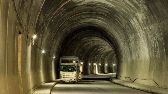tunel-del-Toyo-1 El Toyo avanza a toda marcha: finalizó el revestimiento del túnel y Antioquia asumió lo que la Nación dejó pendiente