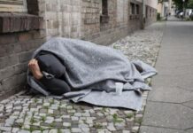 Habitante de calle habría asesinado a un hombre en Castilla: la víctima lo identificó antes de morir