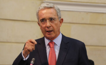 Álvaro Uribe fue absuelto: Tribunal de Bogotá revoca su condena con una votación dividida