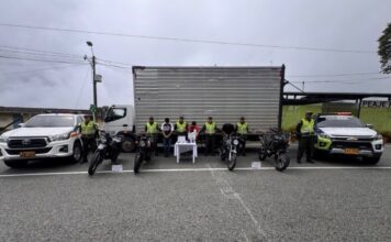 Recuperan camión robado que transportaba 29 motos en la vía Medellín–La Pintada
