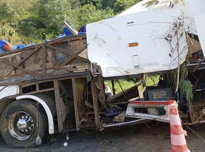 Imagen del bus accidentado