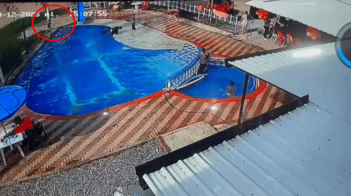patrullera salvó a una niña que cayó a una piscina