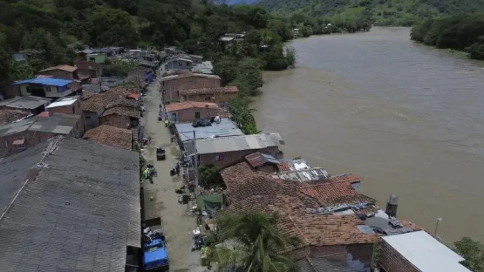auxiliar de Policía de 19 años auxiliar de Policía de 19 años