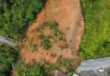 Continúa cerrada la vía Medellín–Bogotá tras derrumbe en San Luis Continúa cerrada la vía Medellín - Bogotá tras derrumbe en San Luis