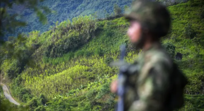 Se volaron del batallón y terminaron metidos en una pelea