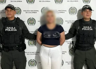 Capturada mujer que le pedía plata