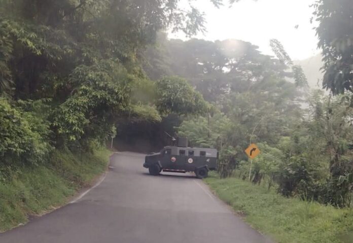 Cierre total en la vía hacia la Costa por presunta amenaza con cilindros marcados del ELN
