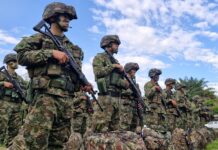 Golpe a grupo armado