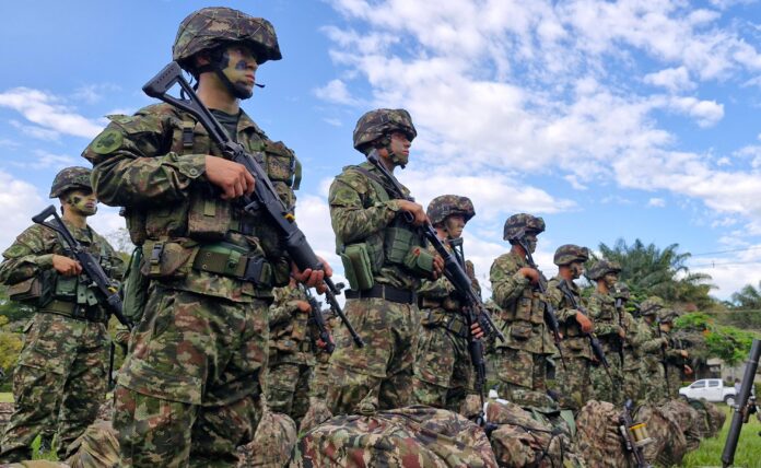Golpe a grupo armado