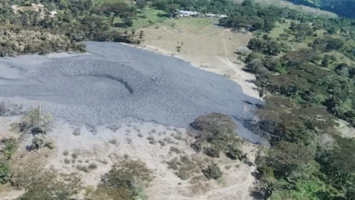 Volcán de lodo se activa en Antioquia