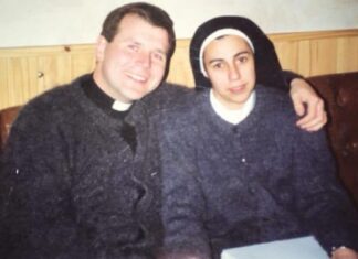 De sacerdote y monja a pareja: así nació su historia de amor De sacerdote y monja a pareja: así nació su historia de amor