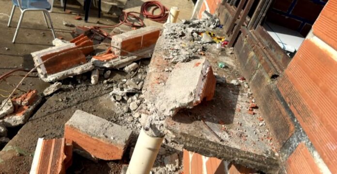 Se-cayo-el-muro-de-una-caseta-comunal-en-Ituango-y-dejo-dos-muertos-y-un-herido Dos jóvenes murieron tras desplome de un muro en Ituango